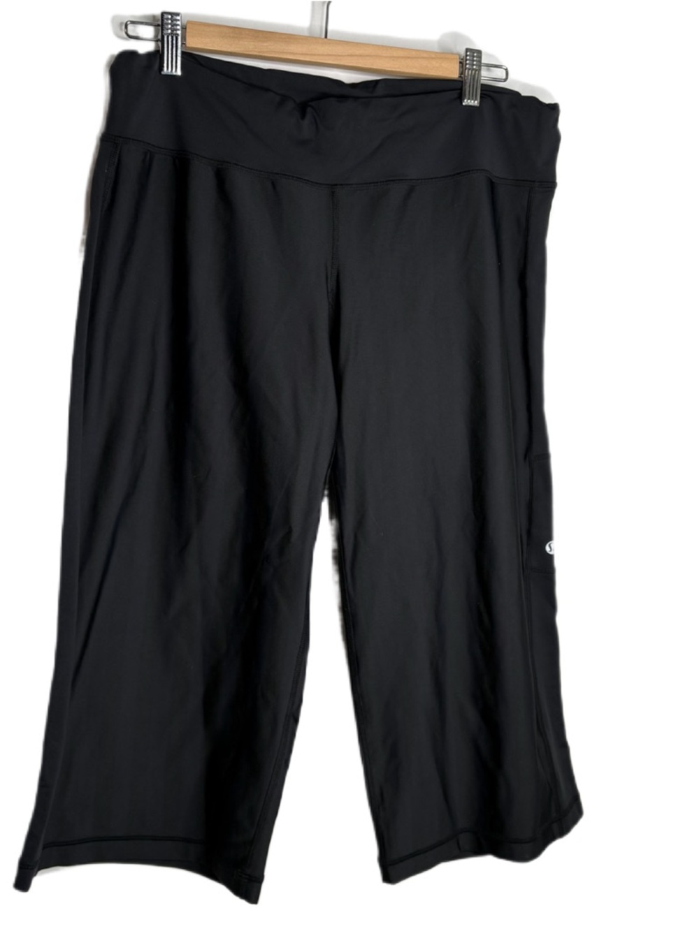 Lululemon Black Sleek Extend Crop - Picture 3 of 8